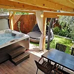 Vespa & Jacuzzi Split