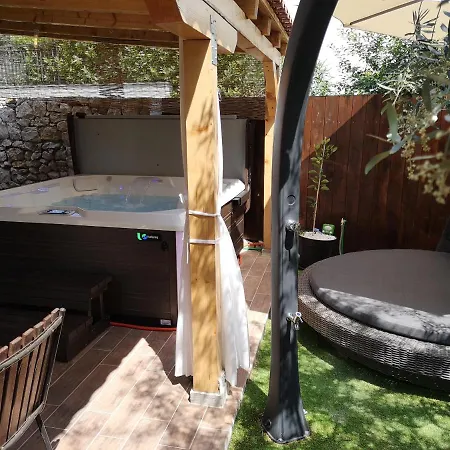 Vespa & Jacuzzi Apartman *