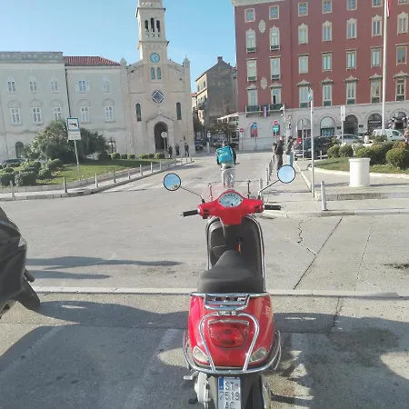 Vespa & Jacuzzi アパート